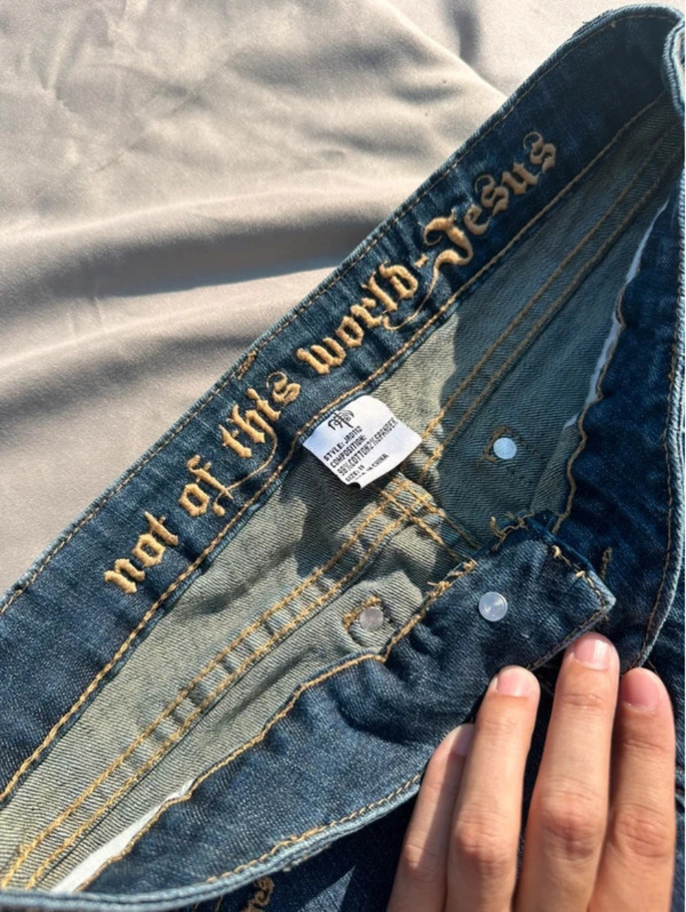 Not of This World Women’s Y2K jeans (B22) - Picture 4 of 8